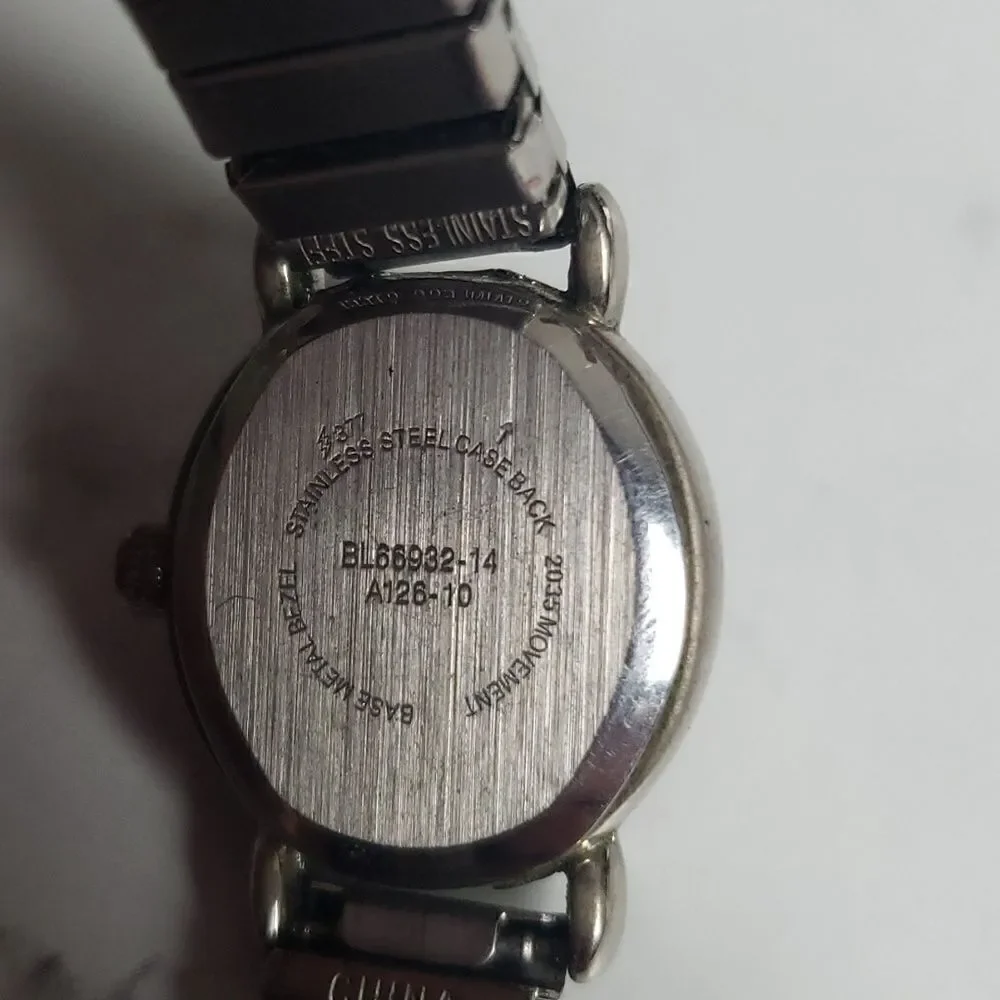 ‎Vintage Stretch Heart Watch
